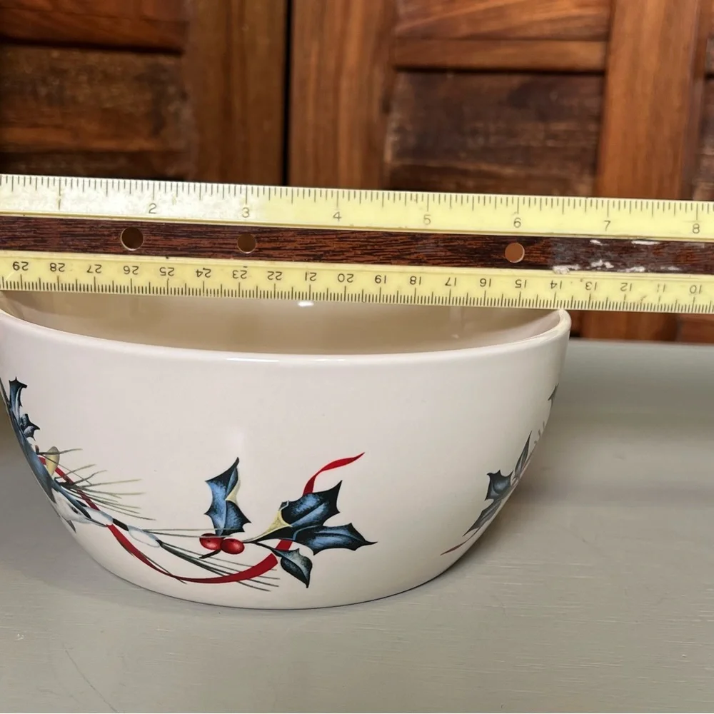 Lennox Holiday/Winter Bluebird Covered Casserole Dish. Classic style with lid ❤️